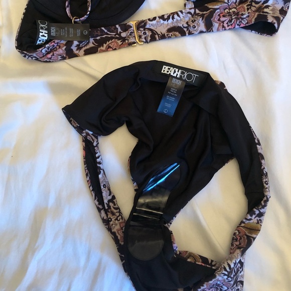 Beach Riot bikini set - Picture 6 of 6